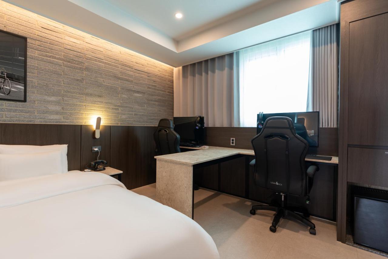 Jecheon Hound Hotel Chechon Екстер'єр фото