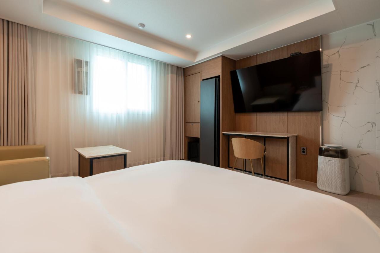 Jecheon Hound Hotel Chechon Екстер'єр фото