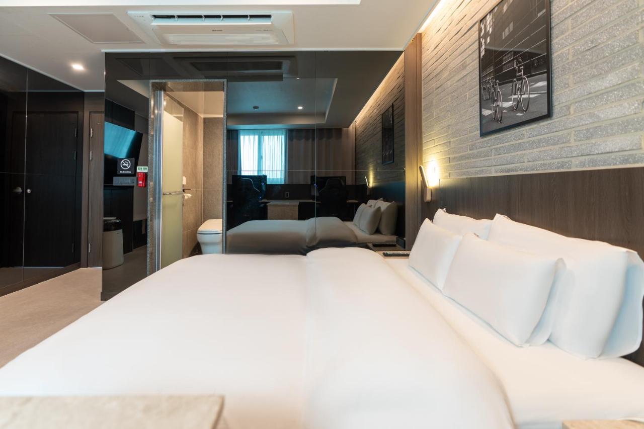 Jecheon Hound Hotel Chechon Екстер'єр фото