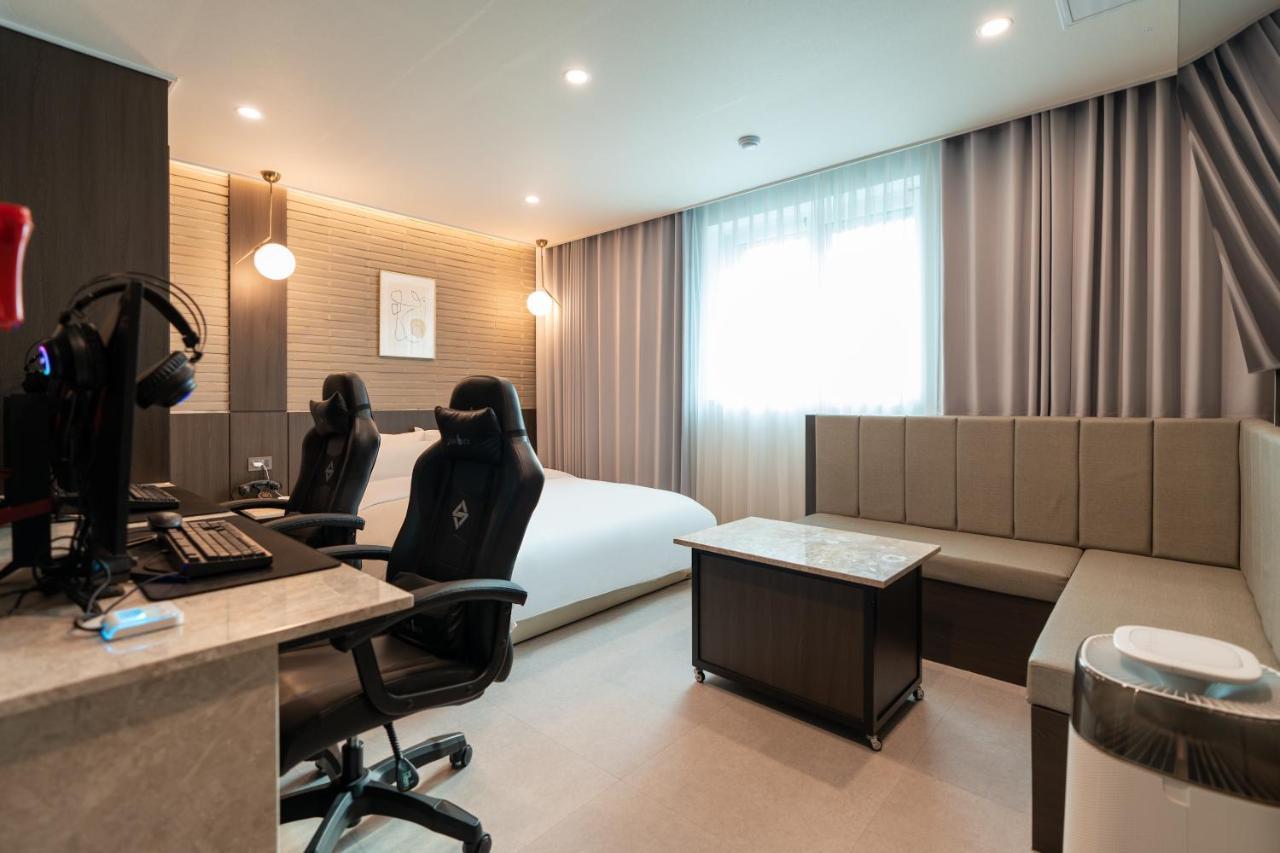 Jecheon Hound Hotel Chechon Екстер'єр фото