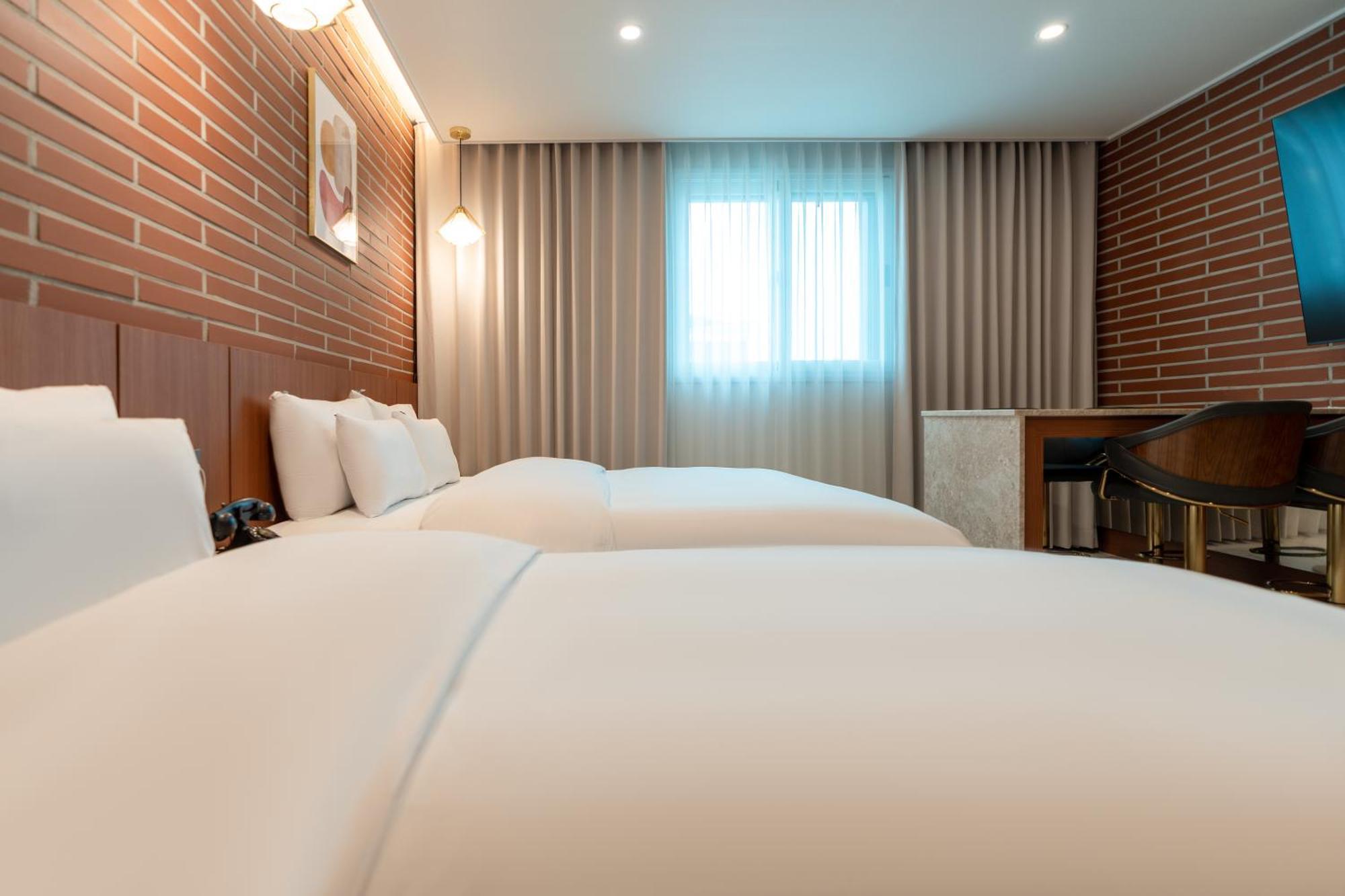Jecheon Hound Hotel Chechon Екстер'єр фото