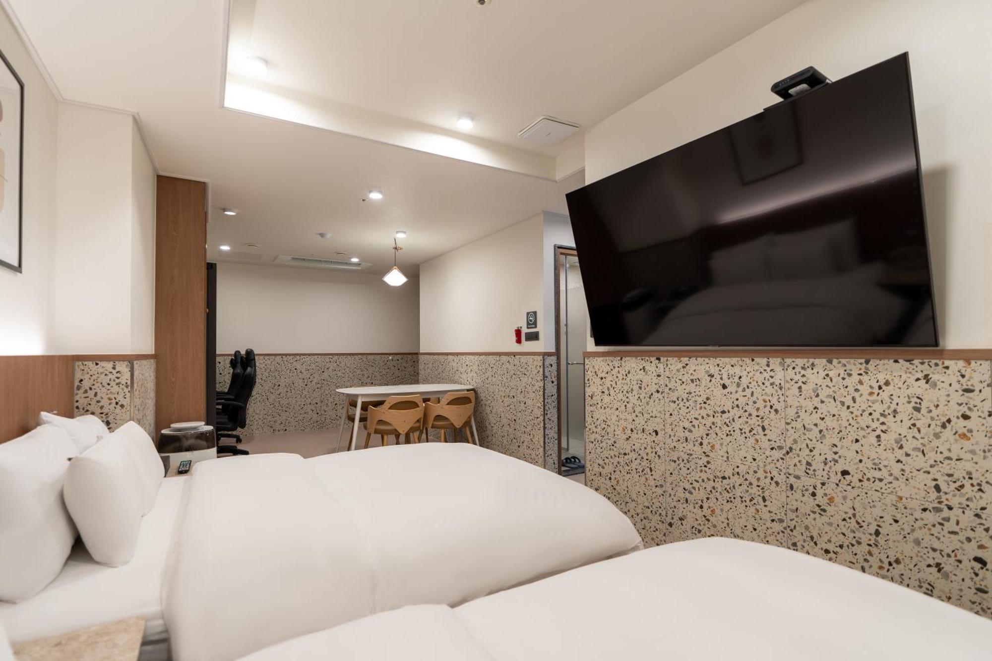 Jecheon Hound Hotel Chechon Екстер'єр фото