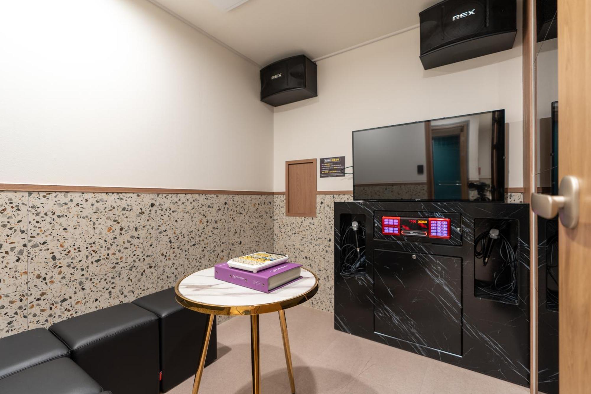 Jecheon Hound Hotel Chechon Екстер'єр фото